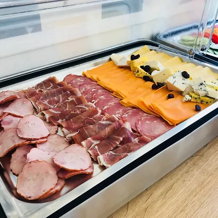 Legenda Adults Only לינה וארוחת בוקר מיילנו